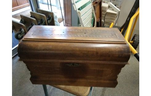 COFFRE MACHINE A COUDRE