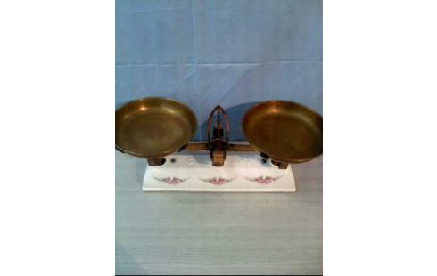 KÜCHENWAAGE + GEWICHTE ALT KERAMIKFUß FLORAL