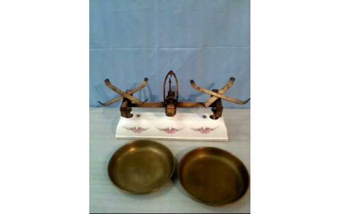 KÜCHENWAAGE + GEWICHTE ALT KERAMIKFUß FLORAL