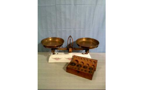 KÜCHENWAAGE + GEWICHTE ALT KERAMIKFUß FLORAL