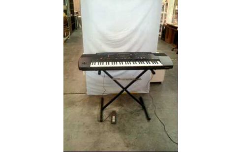 KEYBOARD <ROLAND_E86> MIT FUßPEDAL