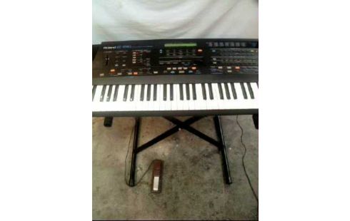 KEYBOARD <ROLAND_E86> MIT FUßPEDAL