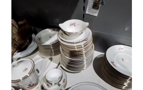 SERVICE DE TABLE PILLIVYUT X42 PCES