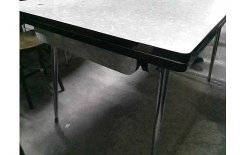 TABLE FORMICA VERTE