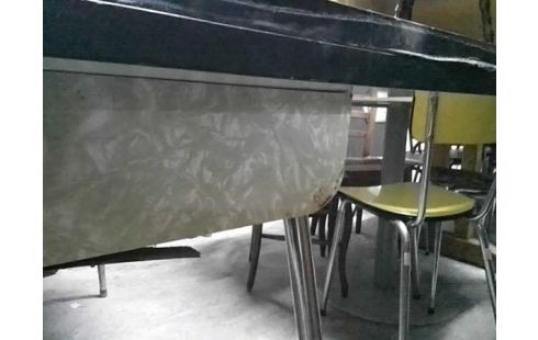 TABLE FORMICA VERTE