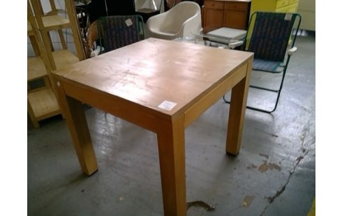 TABLE CARREE SALLE A MANGER BOIS