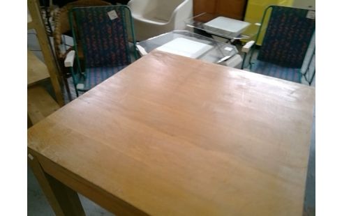 TABLE CARREE SALLE A MANGER BOIS