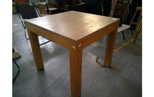 TABLE CARREE SALLE A MANGER BOIS