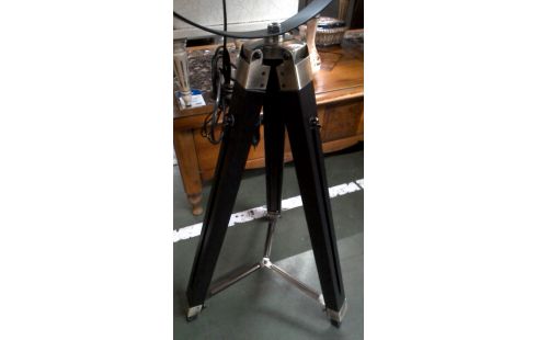 LAMP STAAND KENWELL DRIEPOOT ZWART GOUD