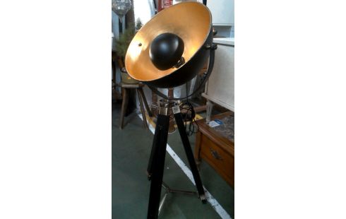 LAMP STAAND KENWELL DRIEPOOT ZWART GOUD