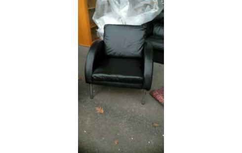 FAUTEUIL SIMILI CUIR NOIR