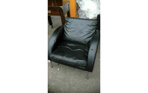 FAUTEUIL SIMILI CUIR NOIR