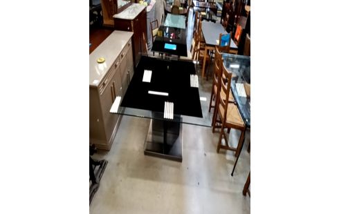 TABLE MODERNE CARRÉ VERRE NOIR