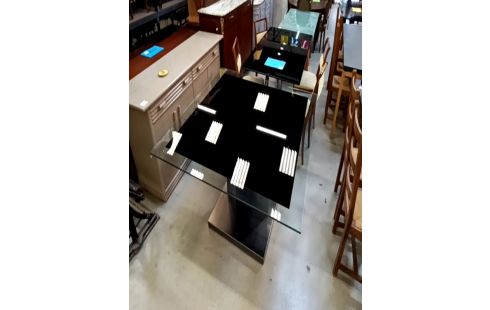 TABLE MODERNE CARRÉ VERRE NOIR