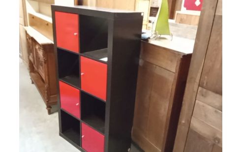 MEUBLE BICOLORE NOIR ET ROUGE