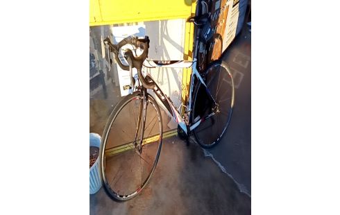 VELO DE COURSE BH 7005 + ACC