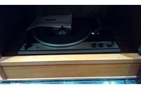 MEUBLE RADIO GRUNDIG