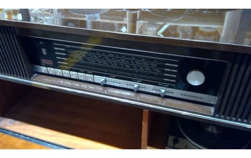 MEUBLE RADIO GRUNDIG