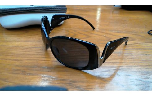 LUNETTES SOLAIRES VOGUE