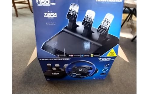 VOLANT ET PEDALIER THRUSTMASTER T150 PRO PS4/PS3