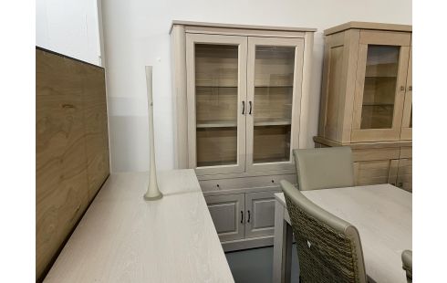 SALLE A MANGER DRESSOIR TABLE CHAISES VITRINE