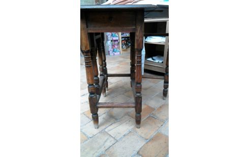 TABLE CHENE FONCE 2 ABATTANTS