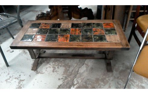 MESA BAJA CON AZULEJOS