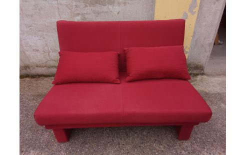 CANAPE CONVERTIBLE EN LIT TISSU ROUGE ET 2 COUSSINS