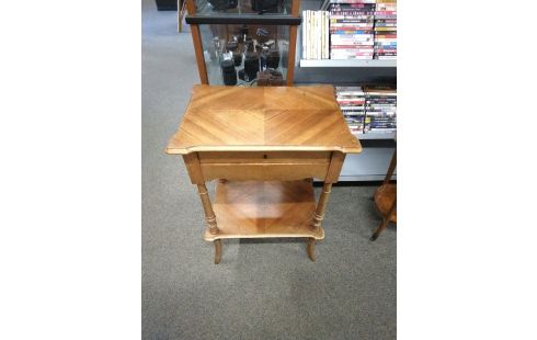 TRAVAILLEUSE ANCIENNE