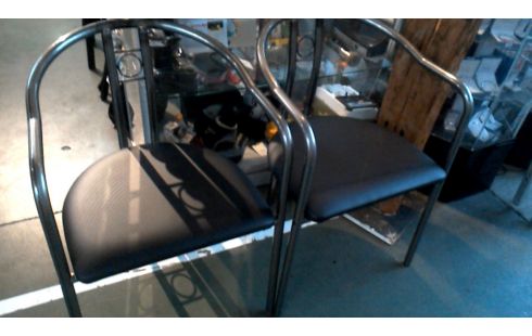 2 STOELEN METAAL ZWART