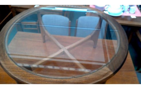 SALONTAFEL ROND VINTAGE TEAK GLAS STONEHILL