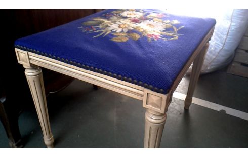 VOETBANKJE STIJL LOUIS