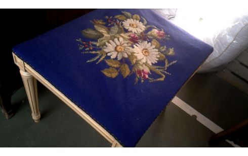 VOETBANKJE STIJL LOUIS