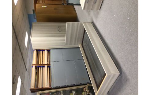 CHAMBRE A COUCHER GRISE EN ÉTAT