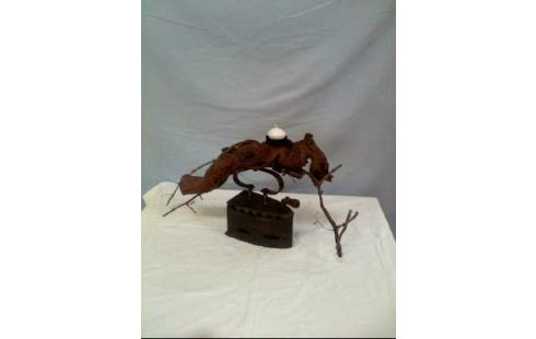 SKULPTUR <BÜGELEISEN MIT AST>