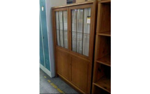 VITRINE HOLZ HELL 4-TÜREN GLAS GARDINE