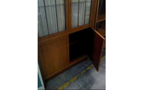 VITRINE HOLZ HELL 4-TÜREN GLAS GARDINE