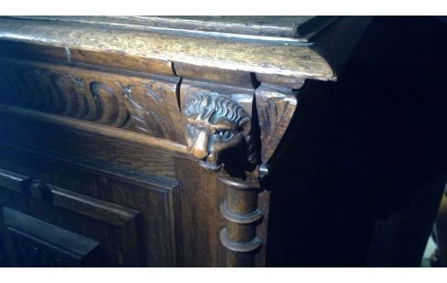 MEUBLE CHENE TETE DE LION