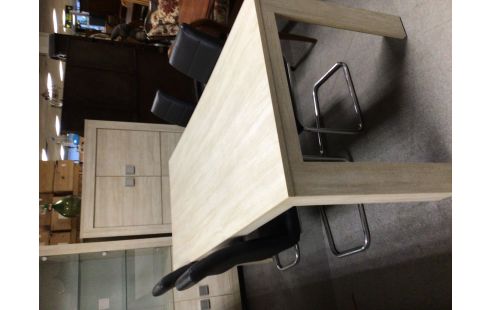 SALLE A MANGER MODERNE CLAIR