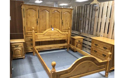 CHAMBRE A COUCHER EN PIN MASSIF