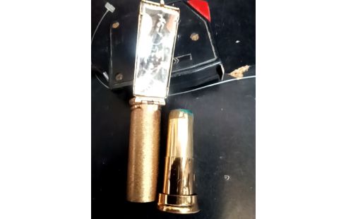 ETUI DE RANGEMENT ROUGE À LÈVRES