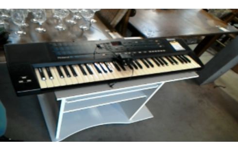 INSTRUMENT DE MUSIQUE ROLAND E15