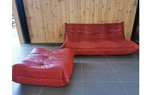CANAPE LIGNE ROSET MODÈLE TOGO CUIR ROUGE + POUF ASSORTI