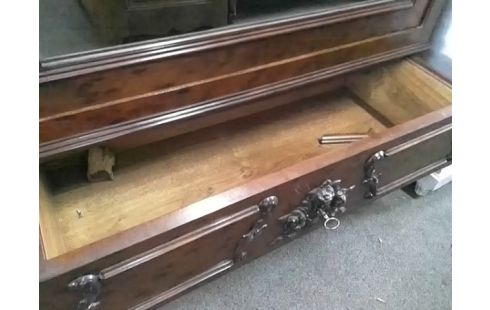 BONNETIERE 1 PORTE VITREE 1T (SERRURE A REVOIR)