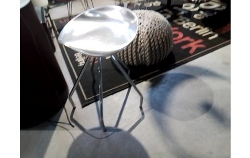 TABOURET metal design by pepe cortes
