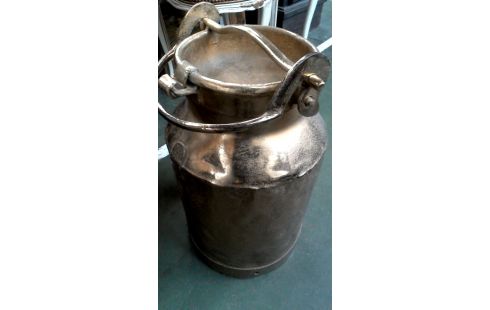 LECHERA. HIERRO COBRE COLOR