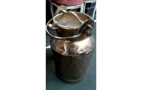 LECHERA. HIERRO COBRE COLOR