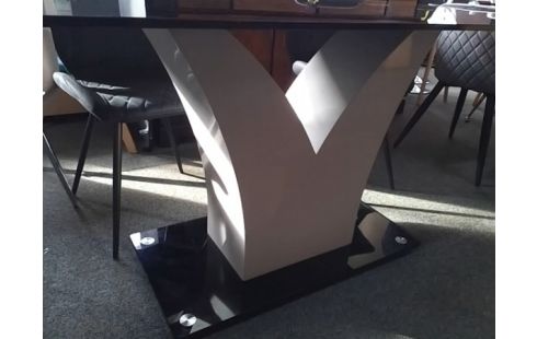 TABLE VERRE FUMEE 160X90 (QLQS RAYURES)