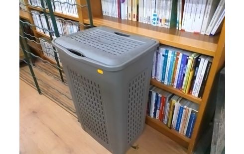 PANIERE A LINGE GRISE