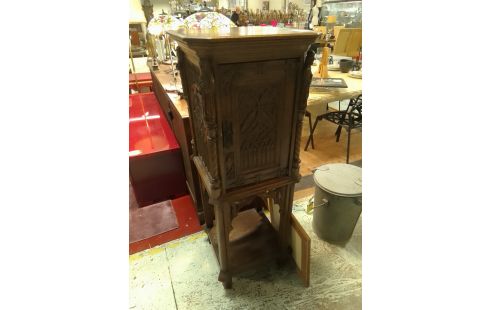 MEUBLE GOTHIQUE